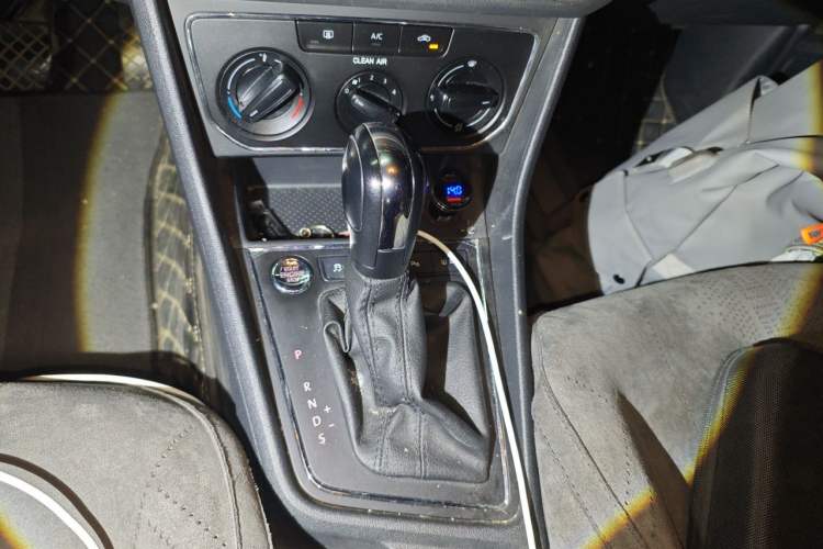 Used Volkswagen Lavida 2017 1.6L Automatic Comfort Edition Gear Lever