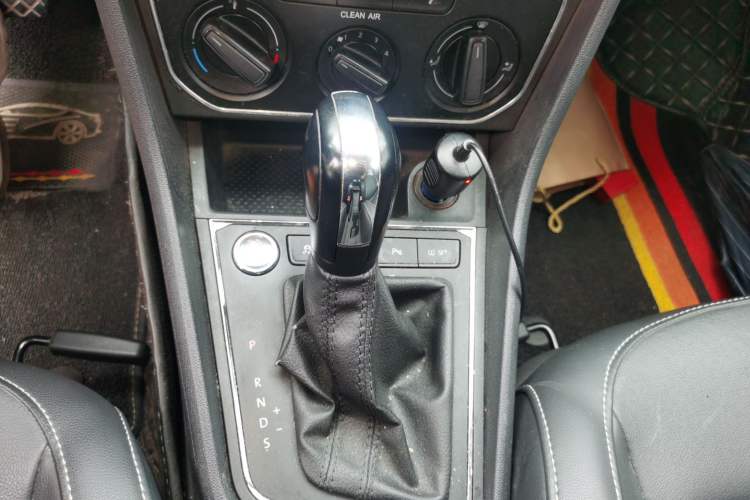 Used Volkswagen Lavida 2017 1.6L Automatic Comfort Edition Gear Lever