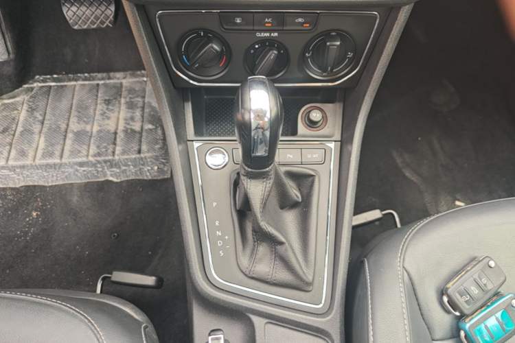 Used Volkswagen Lavida 2017 1.6L Automatic Comfort Edition Gear Lever