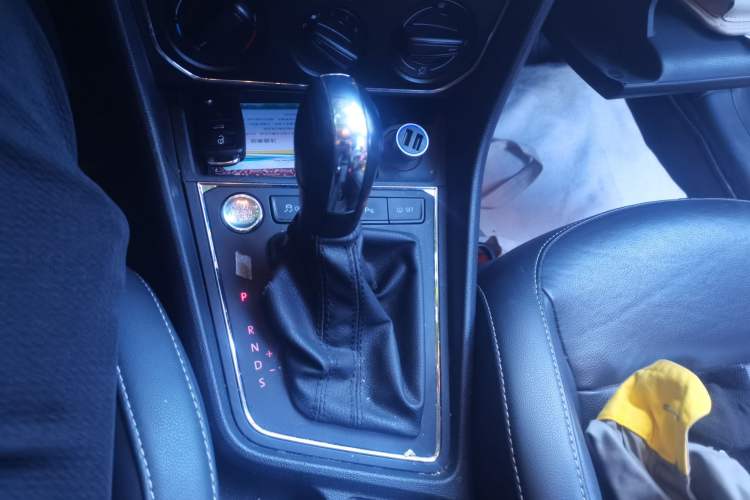 Used Volkswagen Lavida 2017 1.6L Automatic Comfort Edition Gear Lever