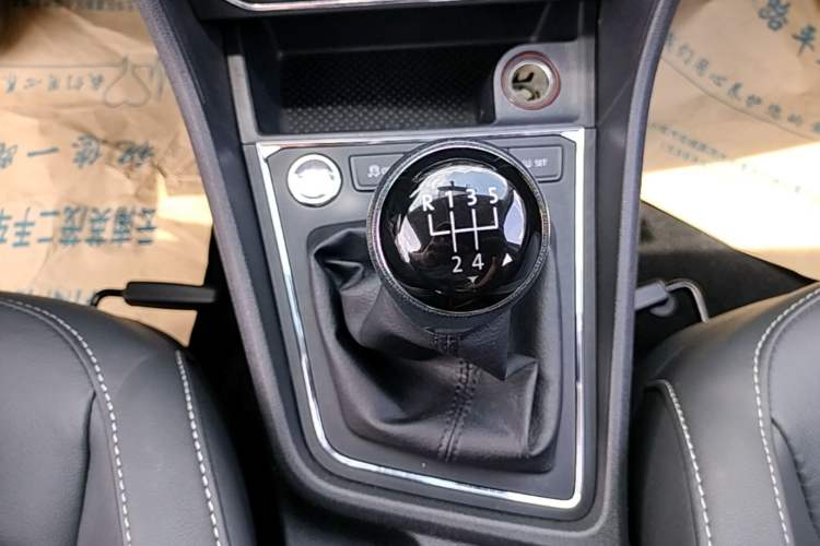 Used Volkswagen Lavida 2017 1.6L Manual Comfort Edition Gear Lever