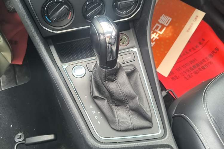 Used Volkswagen Lavida 2017 1.6L Automatic Comfort Edition Gear Lever