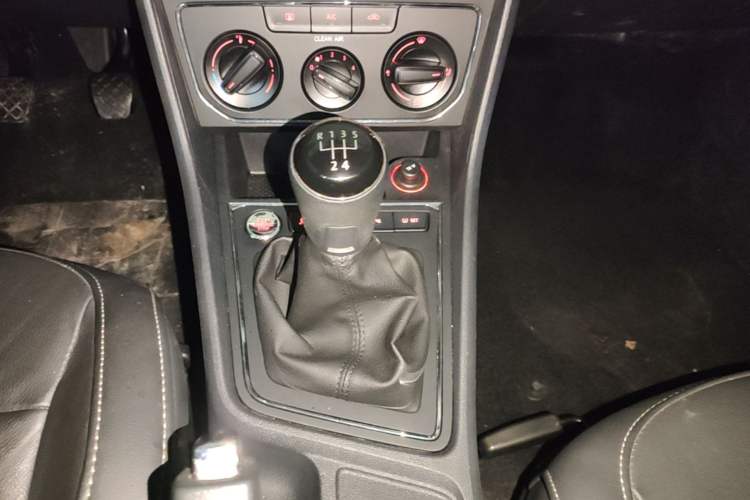 Used Volkswagen Lavida 2017 1.6L Manual Comfort Edition Gear Lever