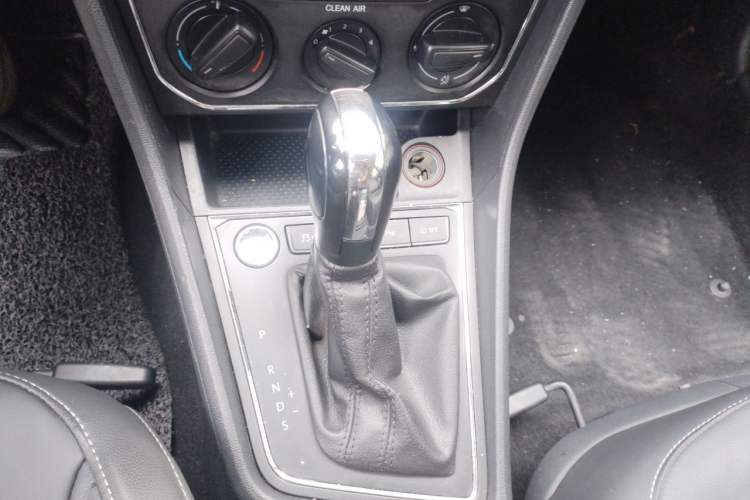 Used Volkswagen Lavida 2017 1.6L Automatic Comfort Edition Gear Lever
