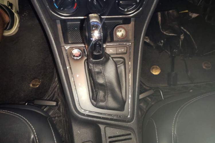 Used Volkswagen Lavida 2017 1.6L Automatic Comfort Edition Gear Lever