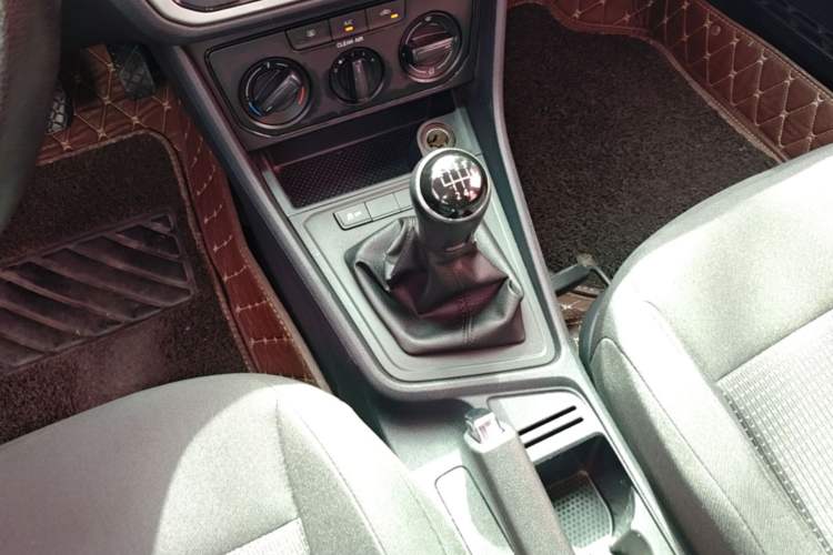 Used Volkswagen Lavida 2017 1.6L Manual Fashion Edition Gear Lever