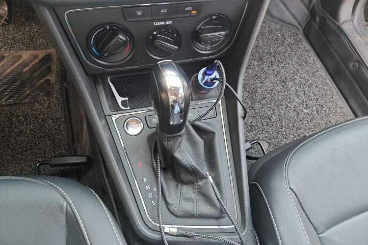 Used Volkswagen Lavida 2017 1.6L Automatic Comfort Edition Gear Lever