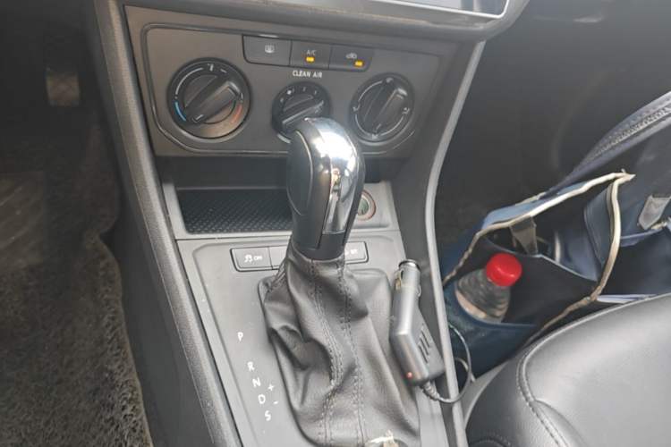 Used Volkswagen Lavida 2017 1.6L Automatic Fashion Edition Gear Lever