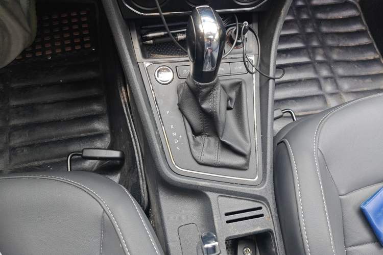 Used Volkswagen Lavida 2017 1.6L Automatic Comfort Edition Gear Lever