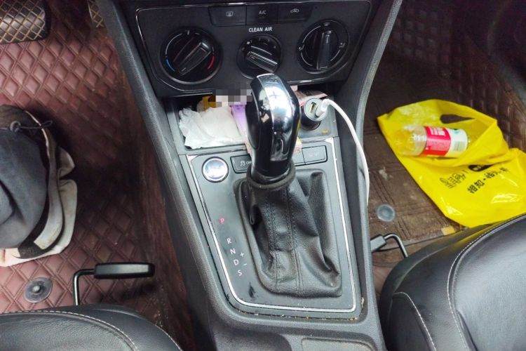 Used Volkswagen Lavida 2017 1.6L Automatic Comfort Edition Gear Lever