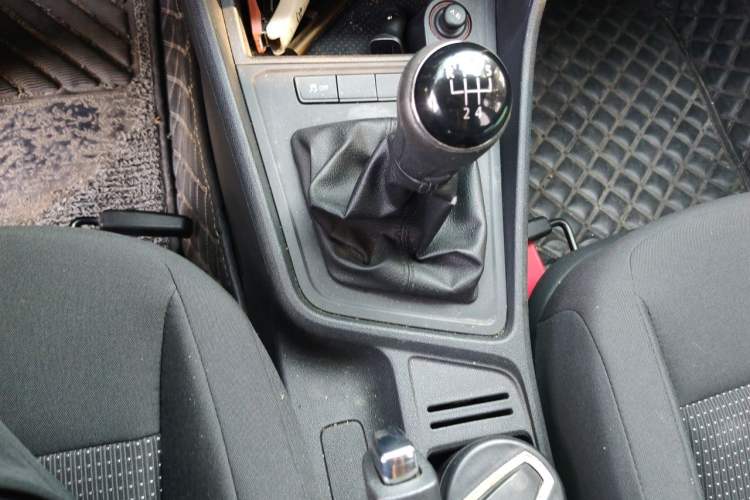 Used Volkswagen Lavida 2017 1.6L Manual Fashion Edition Gear Lever