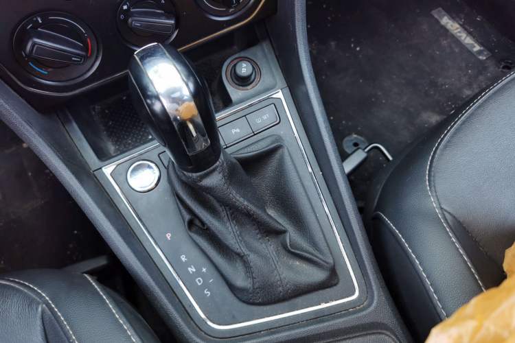 Used Volkswagen Lavida 2017 1.6L Automatic Comfort Edition Gear Lever