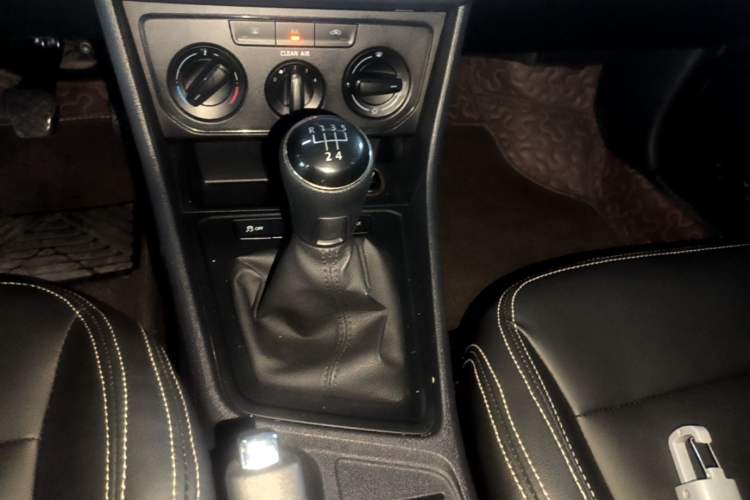 Used Volkswagen Lavida 2017 1.6L Manual Fashion Edition Gear Lever