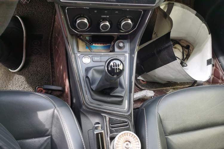 Used Volkswagen Lavida 2017 1.6L Manual Comfort Edition Gear Lever