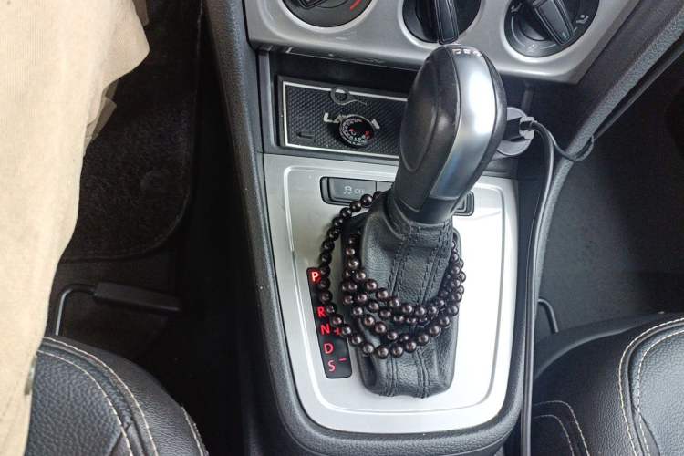 Used Volkswagen Lavida 2017 1.6L Automatic Fashion Edition Gear Lever