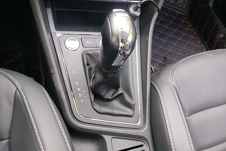 Used Volkswagen Lavida 2017 230TSI DSG Comfort Edition Gear Lever