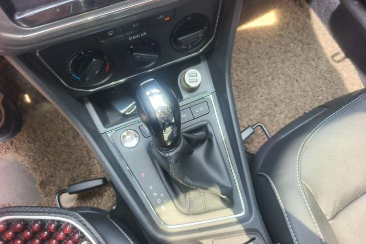 Used Volkswagen Lavida 2017 1.6L Automatic Comfort Edition Gear Lever
