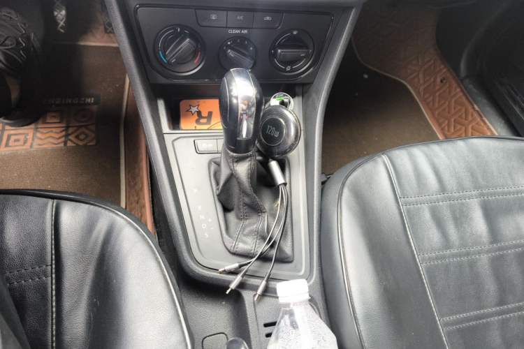 Used Volkswagen Lavida 2017 1.6L Automatic Fashion Edition Gear Lever
