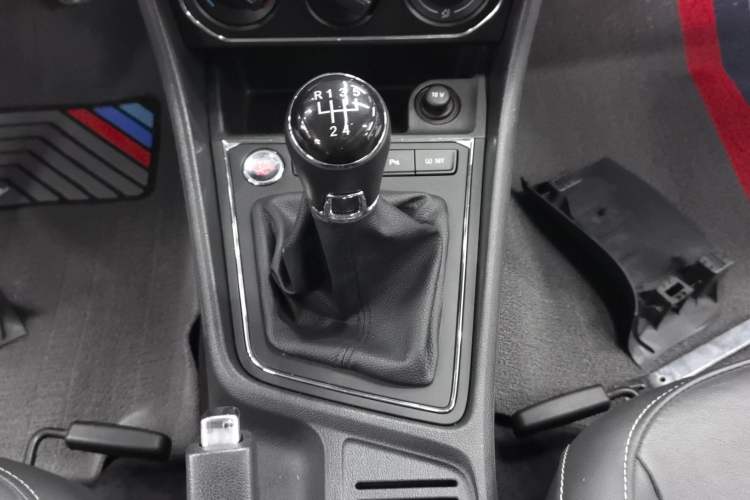Used Volkswagen Lavida 2017 1.6L Manual Comfort Edition Gear Lever