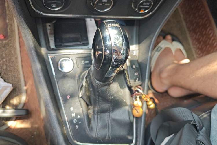 Used Volkswagen Lavida 2017 230TSI DSG Comfort Edition Gear Lever