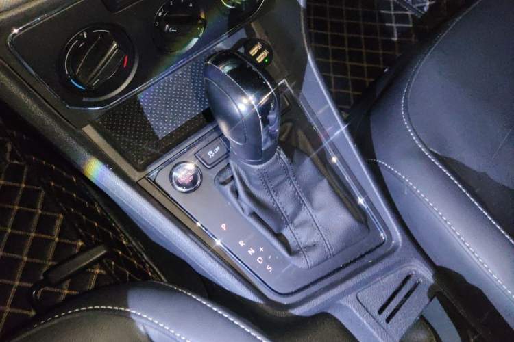 Used Volkswagen Lavida 2017 1.6L Automatic Comfort Edition Gear Lever