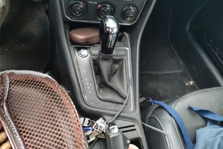 Used Volkswagen Lavida 2017 230TSI DSG Comfort Edition Gear Lever