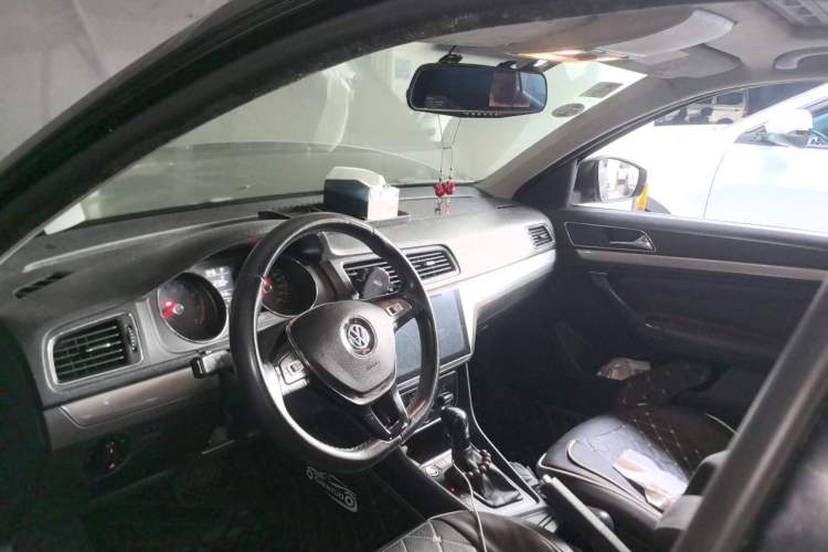 Used Volkswagen Lavida 2017 1.6L Automatic Comfort Edition Headliner