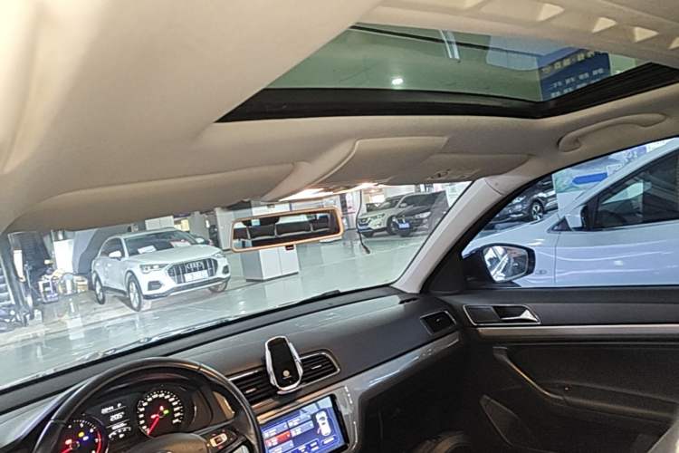 Used Volkswagen Lavida 2017 1.6L Automatic Comfort Edition Headliner