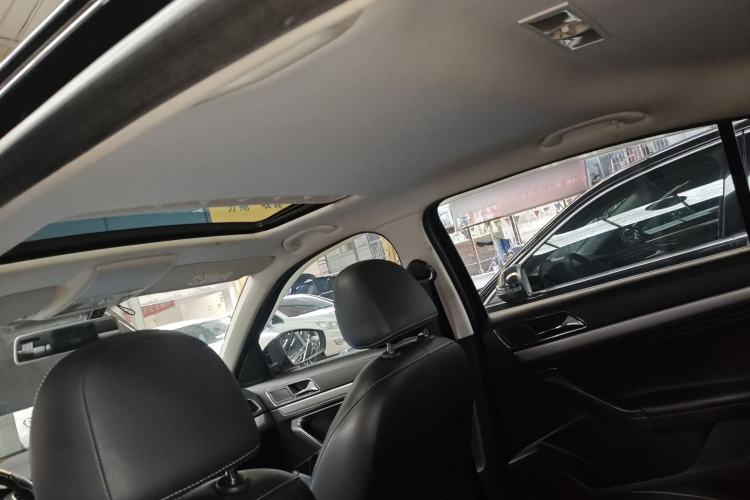 Used Volkswagen Lavida 2017 1.6L Automatic Comfort Edition Headliner