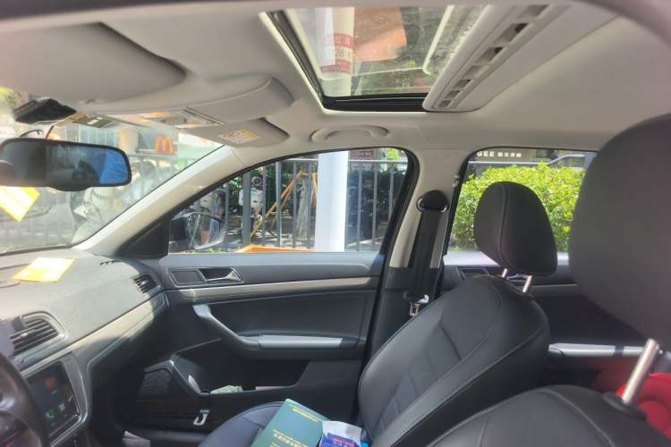 Used Volkswagen Lavida 2017 1.6L Automatic Comfort Edition Headliner