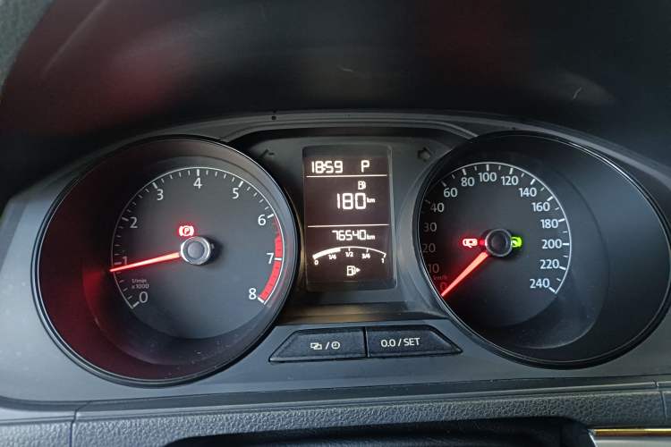 Used Volkswagen Lavida 2017 1.6L Automatic Fashion Edition Instrument Cluster