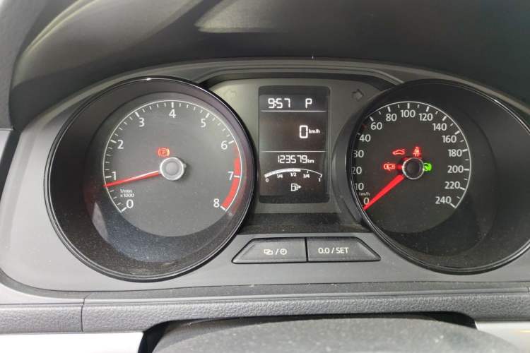 Used Volkswagen Lavida 2017 1.6L Automatic Fashion Edition Instrument Cluster