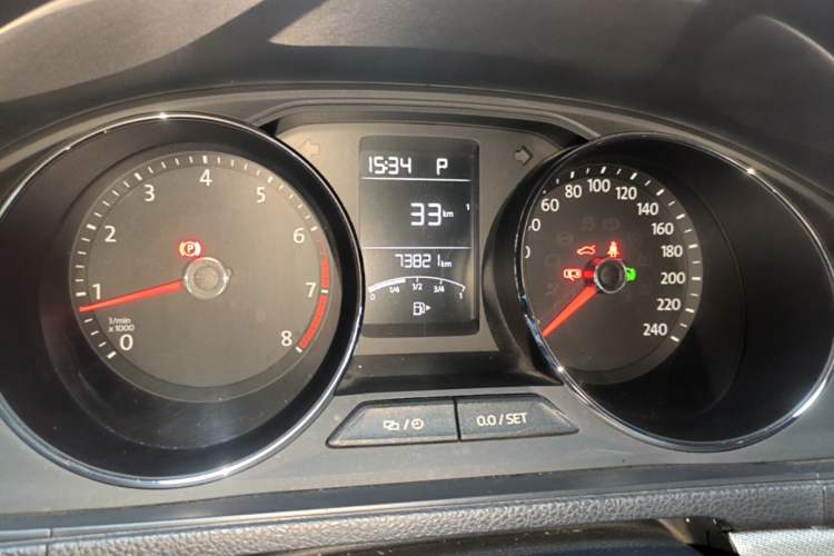 Used Volkswagen Lavida 2017 1.6L Automatic Comfort Edition Instrument Cluster