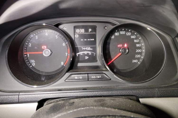 Used Volkswagen Lavida 2017 1.6L Automatic Comfort Edition Instrument Cluster