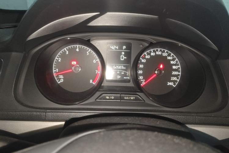 Used Volkswagen Lavida 2017 1.6L Automatic Fashion Edition Instrument Cluster