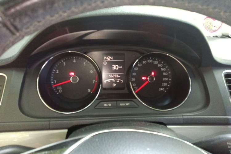 Used Volkswagen Lavida 2017 1.6L Manual Comfort Edition Instrument Cluster