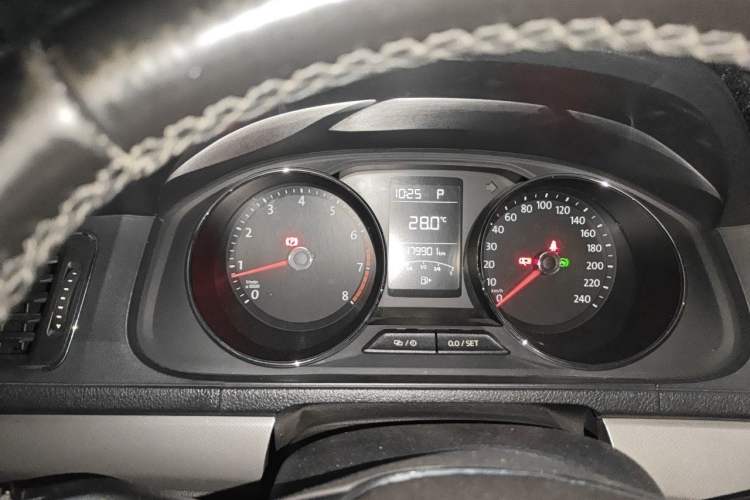 Used Volkswagen Lavida 2017 1.6L Automatic Comfort Edition Instrument Cluster