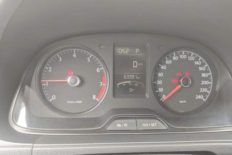 Used Volkswagen Lavida 2017 1.6L Automatic Fashion Edition Instrument Cluster