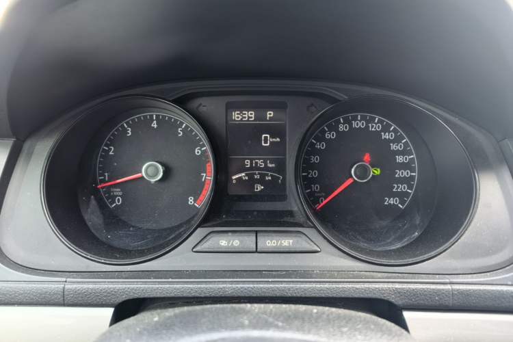 Used Volkswagen Lavida 2017 1.6L Automatic Fashion Edition Instrument Cluster