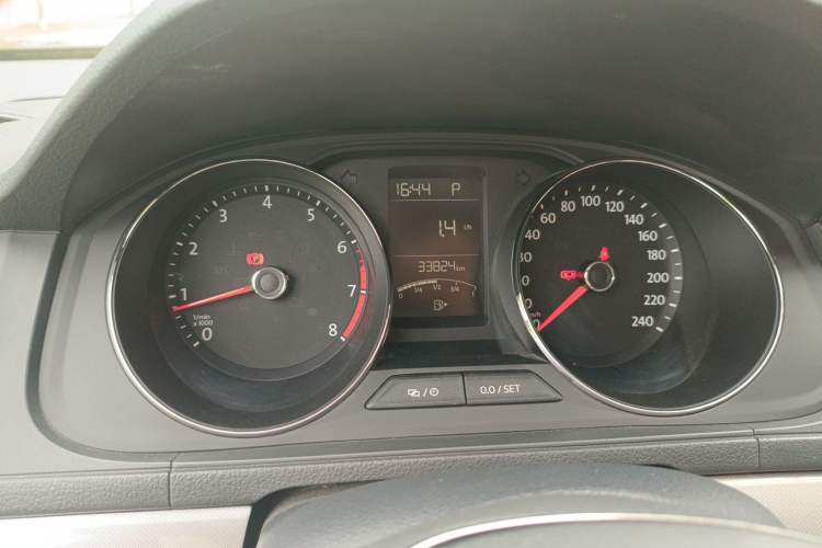 Used Volkswagen Lavida 2017 1.6L Automatic Comfort Edition Instrument Cluster
