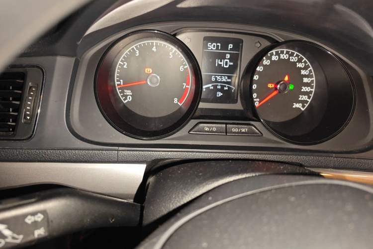 Used Volkswagen Lavida 2017 1.6L Automatic Fashion Edition Instrument Cluster