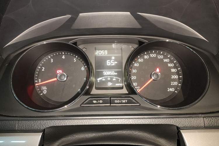 Used Volkswagen Lavida 2017 1.6L Manual Comfort Edition Instrument Cluster