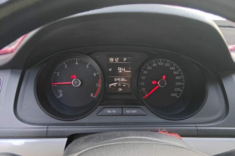 Used Volkswagen Lavida 2017 1.6L Automatic Fashion Edition Instrument Cluster