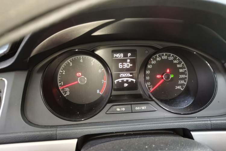 Used Volkswagen Lavida 2017 1.6L Automatic Fashion Edition Instrument Cluster