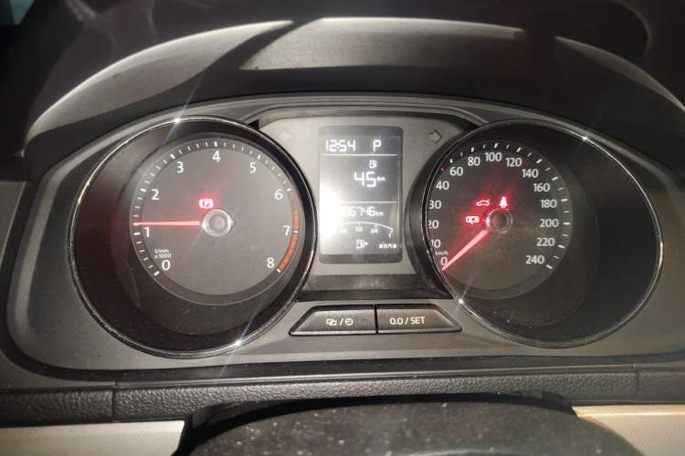 Used Volkswagen Lavida 2017 1.6L Automatic Comfort Edition Instrument Cluster