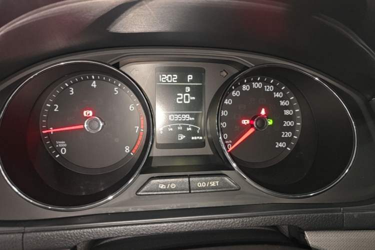 Used Volkswagen Lavida 2017 1.6L Automatic Comfort Edition Instrument Cluster