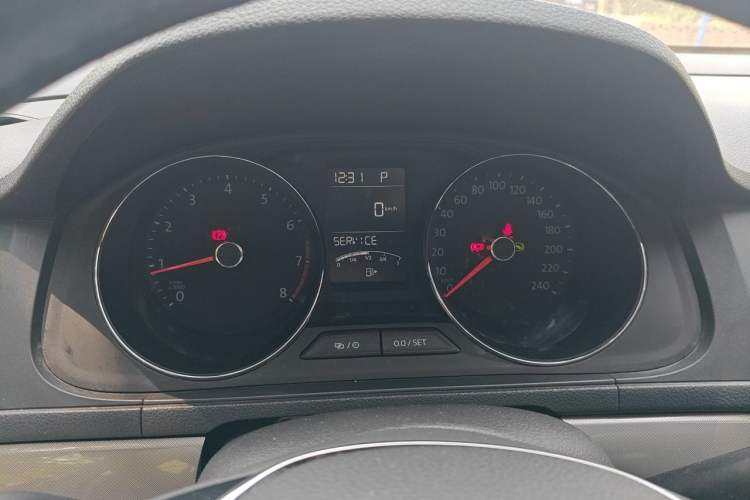 Used Volkswagen Lavida 2017 1.6L Automatic Comfort Edition Instrument Cluster
