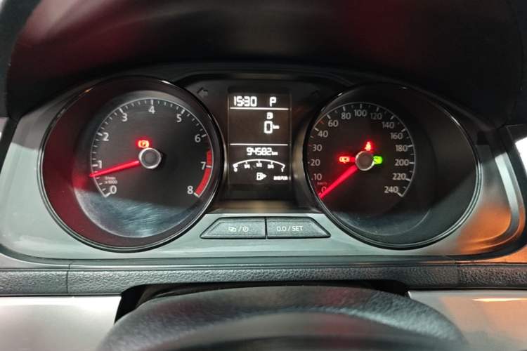 Used Volkswagen Lavida 2017 1.6L Automatic Fashion Edition Instrument Cluster