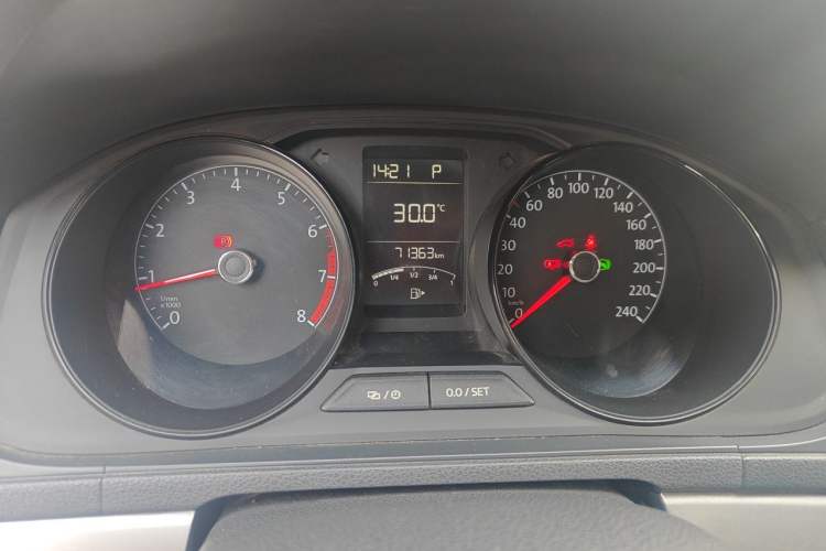 Used Volkswagen Lavida 2017 1.6L Automatic Fashion Edition Instrument Cluster