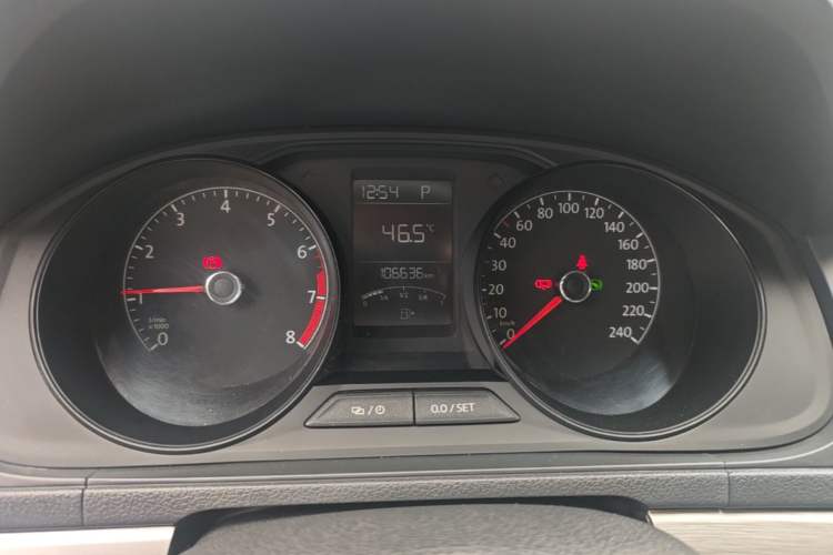 Used Volkswagen Lavida 2017 1.6L Automatic Fashion Edition Instrument Cluster
